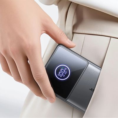 4. Joyroom JR-PR1 10000mAh 22,5W Powerbank mit integriertem einziehbarem USB-C-Kabel - Schwarz