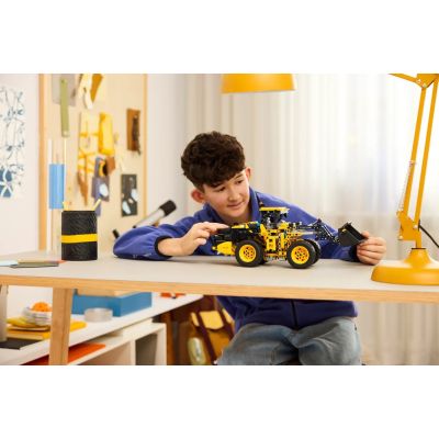 9. LEGO Technic 42209 – Volvo L120 Electric Radlader