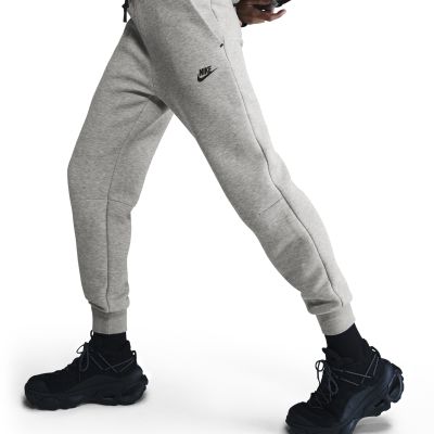2. Nike Sportswear Tech Fleece Damenhose HV6779-063