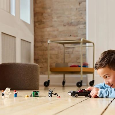 8. LEGO MARVEL SUPER HEROES 76309 Spider-Man vs. Venoms Muscle-Car