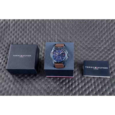 6. Tommy Hilfiger Walker Herrenuhr 1710632 + Box