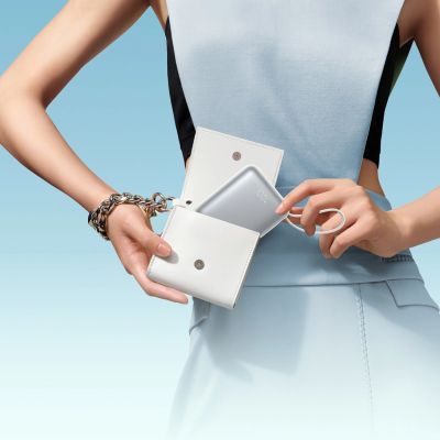 7. Joyroom JR-PBF27 10000 mAh 22,5 W Powerbank mit integrierten USB-C- und Lightning Kabeln - Weiß