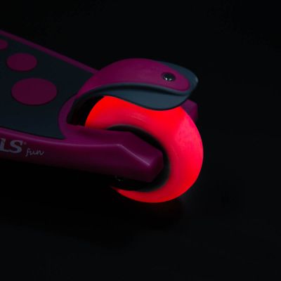 3. HLB02 ROSA KINDERROLLER NILS FUN