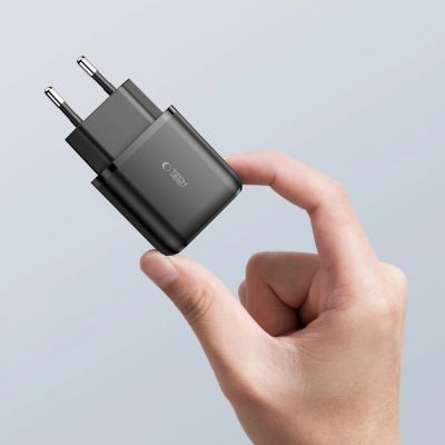 6. Tech-Protect C20W USB-C PD 20W / USB-A QC 3.0 Netzwerkladegerät – Schwarz