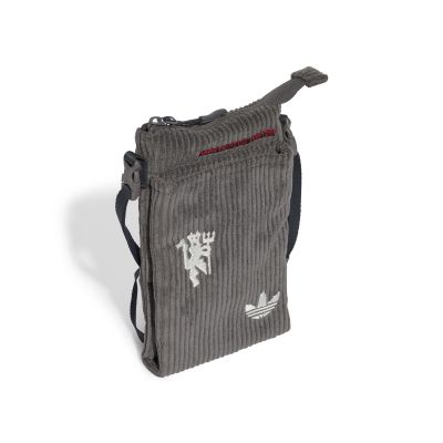 3. adidas Manchester United JF8350 Tasche