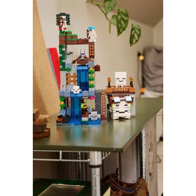7. LEGO Minecraft 21597 – Ghast-Station