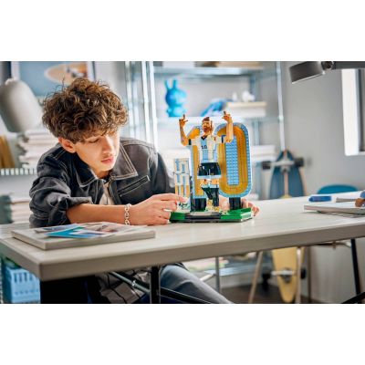 6. LEGO Editions 43015 – Lionel Messi – Fußballlegende