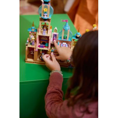 13. LEGO Disney 43297 – Rapunzels Schloss