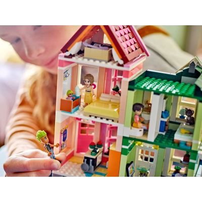 8. LEGO FRIENDS 42670 Heartlake City Apartments und Geschäfte