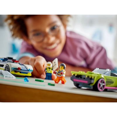 7. LEGO City 60415 Verfolgungsjagd mit Polizei-Muscle-Cars