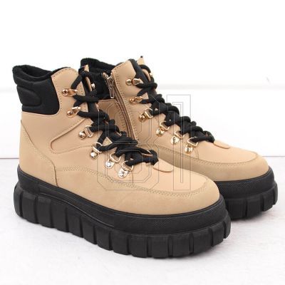 13. Wanderschuhe auf der Plattform News W EVE450B