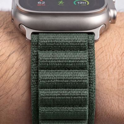 7. Tech-Protect Nylon Pro Armband für Apple Watch 44 / 45 / 46 / 49 mm – Dunkelgrün