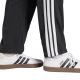 6. adidas Essentials 3-Streifen Stanford Hose mit offenem Saum für Herren, Schwarz JC8491