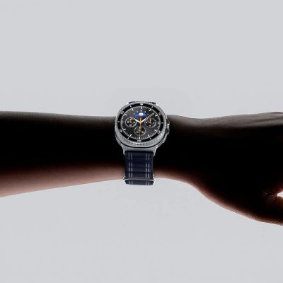 12. Spigen WBF0 Armband für Samsung Galaxy Watch 40/44/46 mm - Grau
