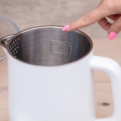 10. MPM MCZ-115 Kabelloser Wasserkocher 1,5 l, doppelwandig