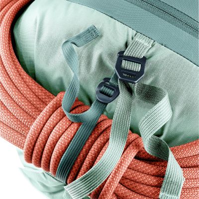 8. Deuter Guide 28 SL Rucksack 3361223-2288