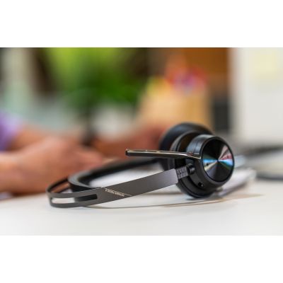 9. POLY Voyager Focus 2 USB-CC Headset mit USB-C/A-Adapter und Ladestation