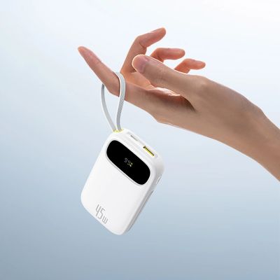 7. Baseus EnerFill FC31 Qpow 3 10000mAh 45W Powerbank mit Digitalanzeige, USB-C- und Lightning Kabeln – Weiß