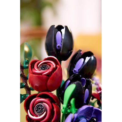 8. LEGO Botanische Kollektion 11513 – Dunkles Blumenarrangement