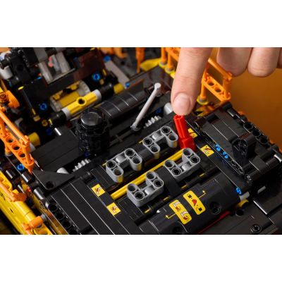 7. LEGO Technic 42215 Volvo EC500 Hybridbagger