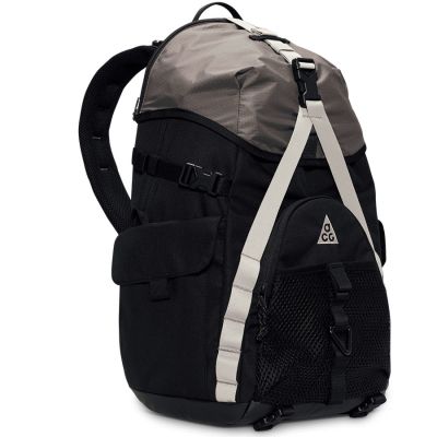 4. Nike ACG "DAYMAX" Rucksack HJ8178-010