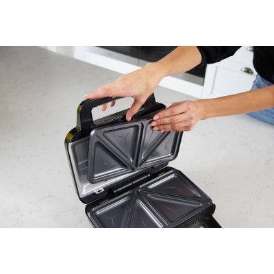 5. Breville 3-in-1 Toaster VST098X