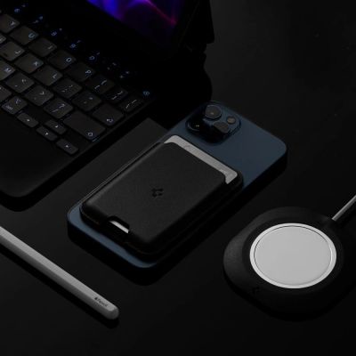 2. Spigen Valentinus magnetische Geldbörse mit MagSafe – schwarz