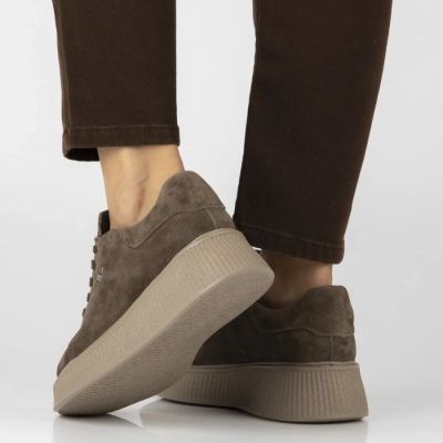 13. Braune Damen-Sneaker aus Leder mit Plateausohle, Modell Filippo DP7982