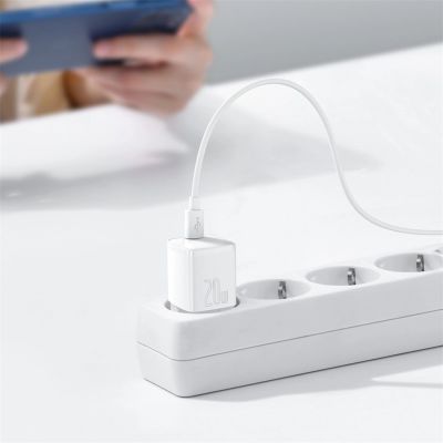 10. Baseus Cube 20W PD USB-C Wandladegerät – Weiß