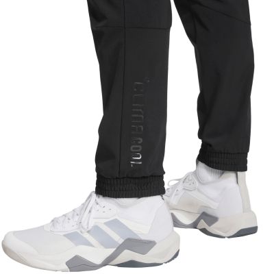 5. adidas Tech Apparel Herrenhose schwarz JM8135