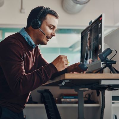247. POLY Voyager Focus 2 Microsoft Teams-zertifiziertes USB-CC-Headset + USB-C/A-Adapter + Ladeschale