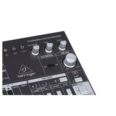 5. Behringer TD-3-BK Bassline-Synthesizer