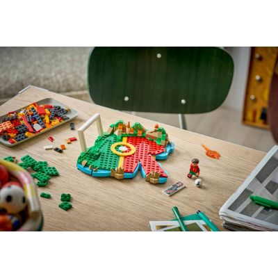 8. LEGO Editions 43012 - Cristiano Ronaldo - Fußballmomente