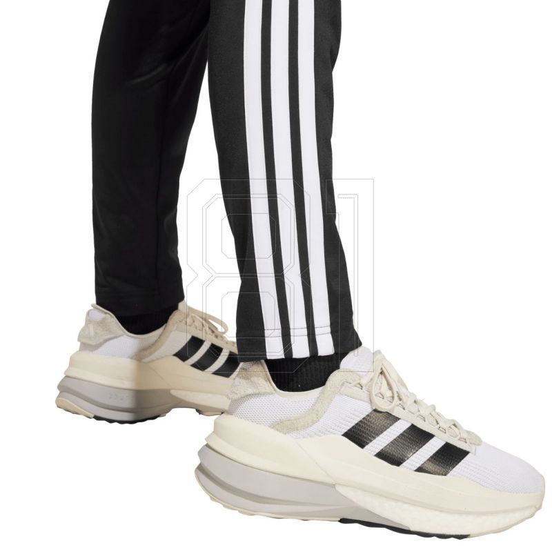 5. adidas Seasonal Essentials Tiberio 3-Stripes Tricot Jr Trainingsanzug JY0509
