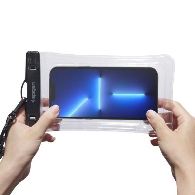 2. Spigen Aqua Shield A610 Hülle, wasserdicht, auf dem Wasser schwimmend – transparent