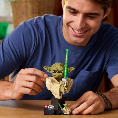 12. LEGO Star Wars 75438 - Yoda-Büste