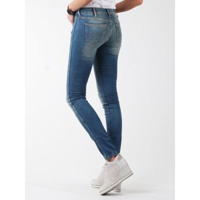 2. Wrangler Sandy Blues Jeans W23S4072G