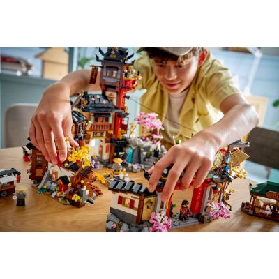 7. LEGO 71861 Ninjago – Altstadt – 15. Jubiläum