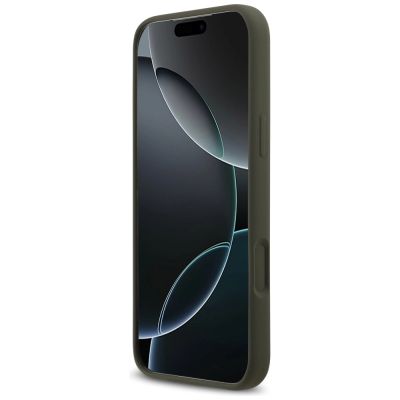 5. Guess Silikonhülle mit Dreieck-Logo und MagSafe-Funktion für iPhone 17 Pro Max – Grün