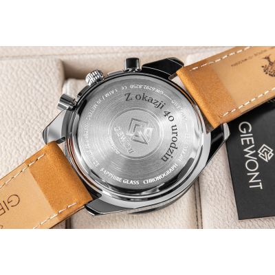 13. Gravur auf einer Uhr - Gravur