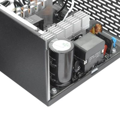 7. Thermaltake Smart BX1 PS-SPD-0550NNSABE-1 Netzteil (550W; Aktiv; 120mm)