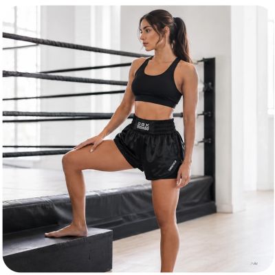 5. Schwarze Muay-Thai-Shorts für Damen von COMBATWEAR | DBX Bushido