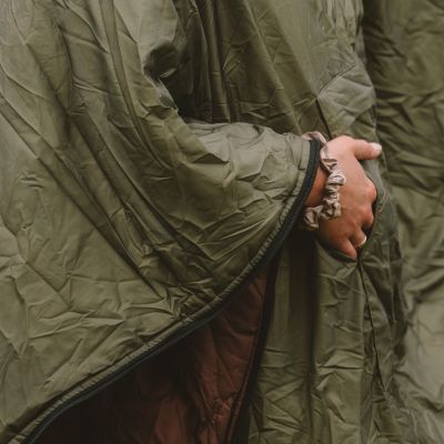 23. Isolierter wasserdichter Campingponcho von Offlander OFF_CACC_05GNR