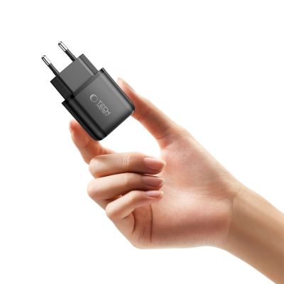 5. Tech-Protect NCA20 PD 20W / QC3.0 USB-A / USB-C Wandladegerät - schwarz