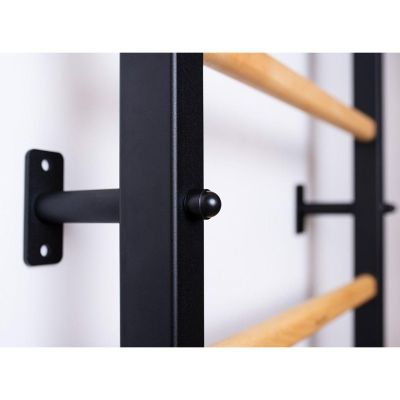 20. Turnwandbarren aus Holz und Metall mit Holzstange und Zubehörbank K 221B A076