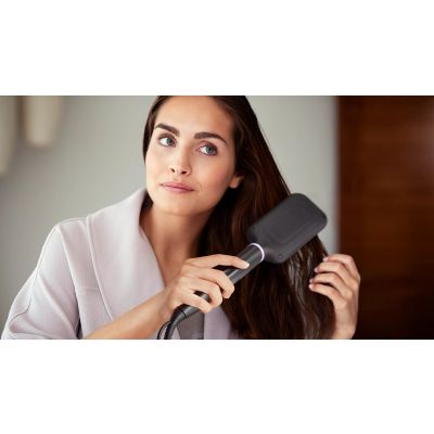 22. Philips StyleCare Große beheizbare Glättungsbürste