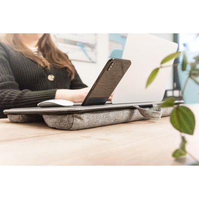 4. Notebookständer mit Mauspad