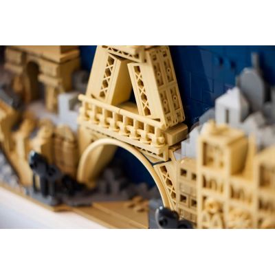 7. LEGO Architecture 21064 Paris