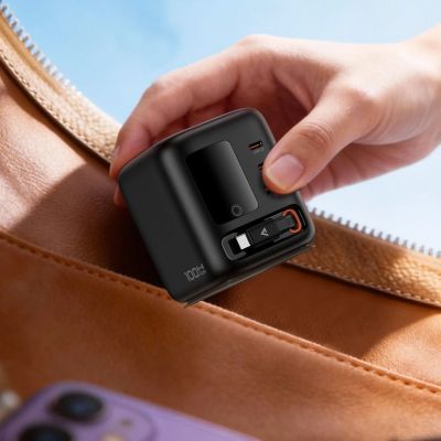 7. Acefast Z10 GaN 100W 3xUSB Desktop-Ladegerät mit einziehbarem USB-C-Kabel und TFT-Display – Schwarz