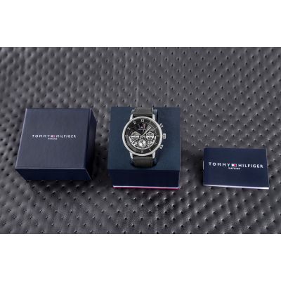 5. Tommy Hilfiger Legend Herrenuhr 1710565 + Box
